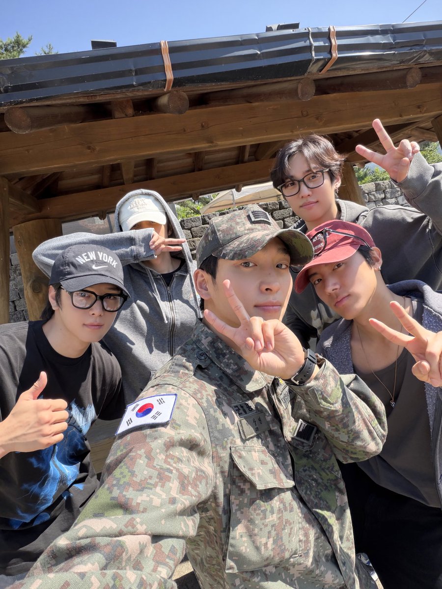 WE_THE_BOYZ's tweet photo. [상연]
위더보 부활!  
상연도 부활:) https://t.co/arhRZyvvAt