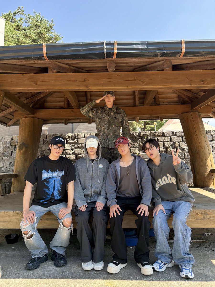 WE_THE_BOYZ's tweet photo. [상연]
위더보 부활!  
상연도 부활:) https://t.co/arhRZyvvAt