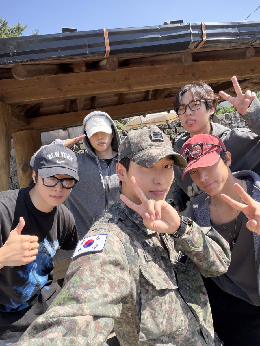 WE_THE_BOYZ's tweet photo. [상연]
위더보 부활!  
상연도 부활:) https://t.co/arhRZyvvAt