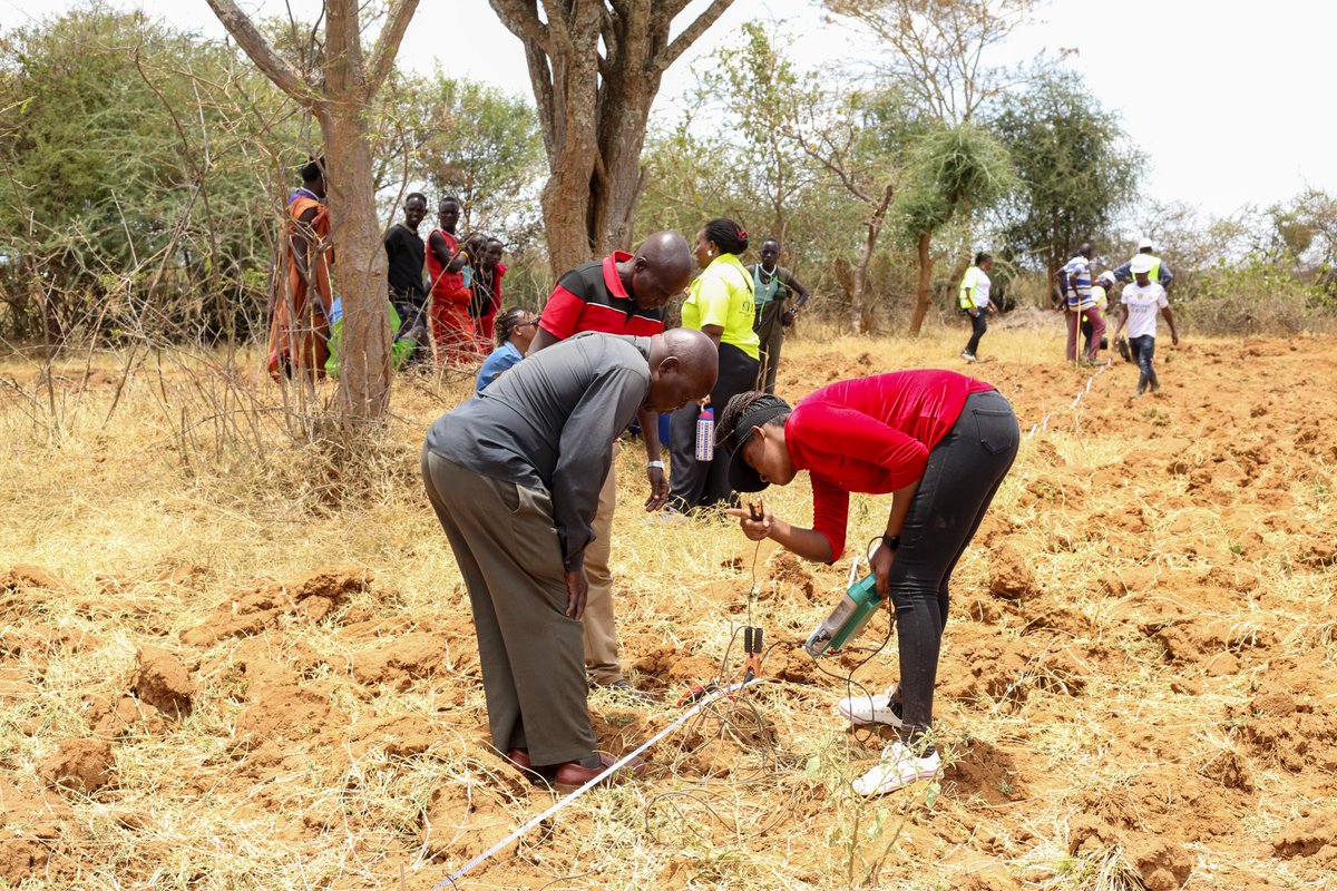 KinuaFoundation's tweet photo. The Uplift project is taking shape. Yesterday, we opened boundaries on the land donated by the community as well as carried out a hydrogeological survey to pinpoint the borehole site. The groundwork for the community center and borehole is in full throttle.
#BreakingCycles https://t.co/0xNi7WByNx