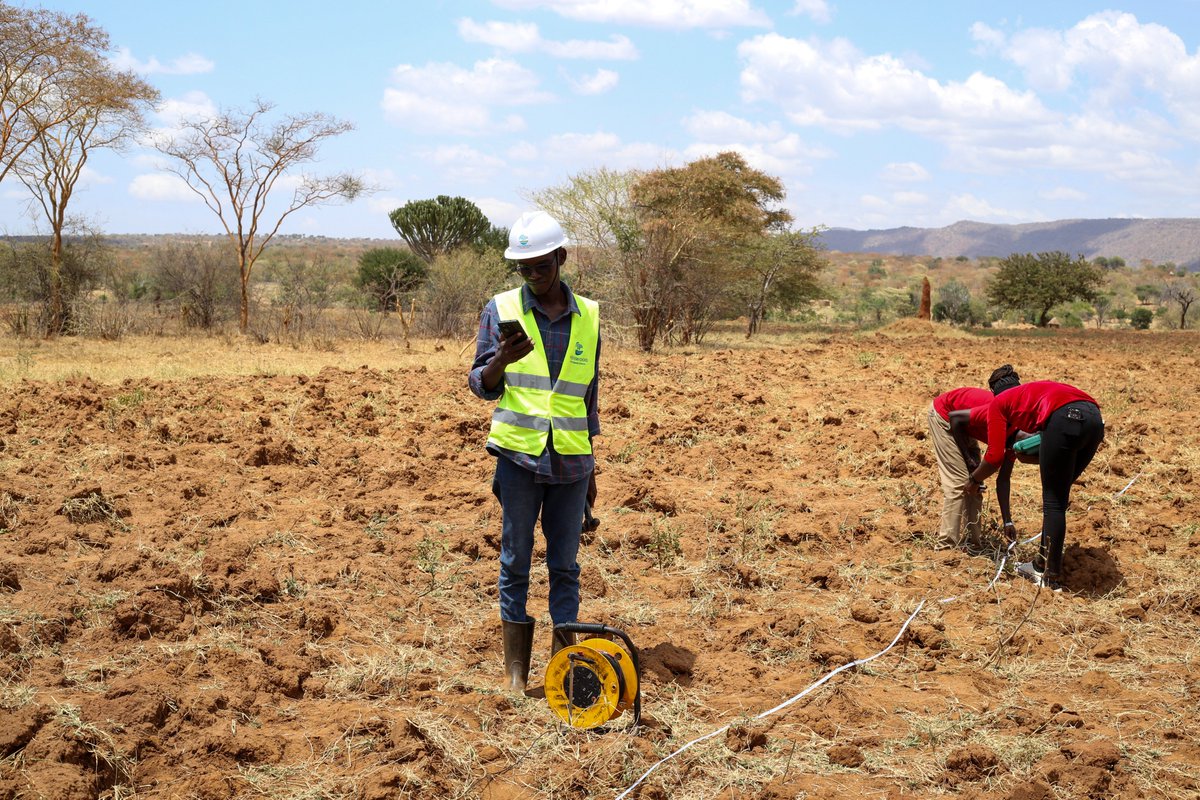 KinuaFoundation's tweet photo. The Uplift project is taking shape. Yesterday, we opened boundaries on the land donated by the community as well as carried out a hydrogeological survey to pinpoint the borehole site. The groundwork for the community center and borehole is in full throttle.
#BreakingCycles https://t.co/0xNi7WByNx