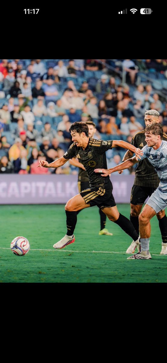 KimRepoter's tweet photo. LAFC career total (debut to now)
Roughly 51 games, 22 goals, 19–20 assist https://t.co/9Fo21cijvW