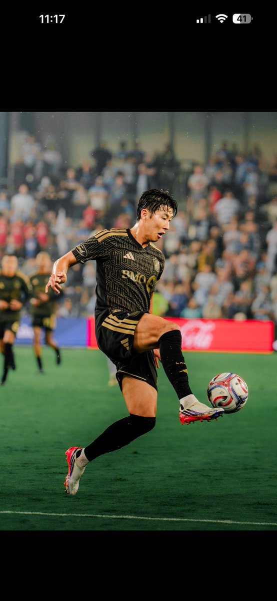 KimRepoter's tweet photo. LAFC career total (debut to now)
Roughly 51 games, 22 goals, 19–20 assist https://t.co/9Fo21cijvW