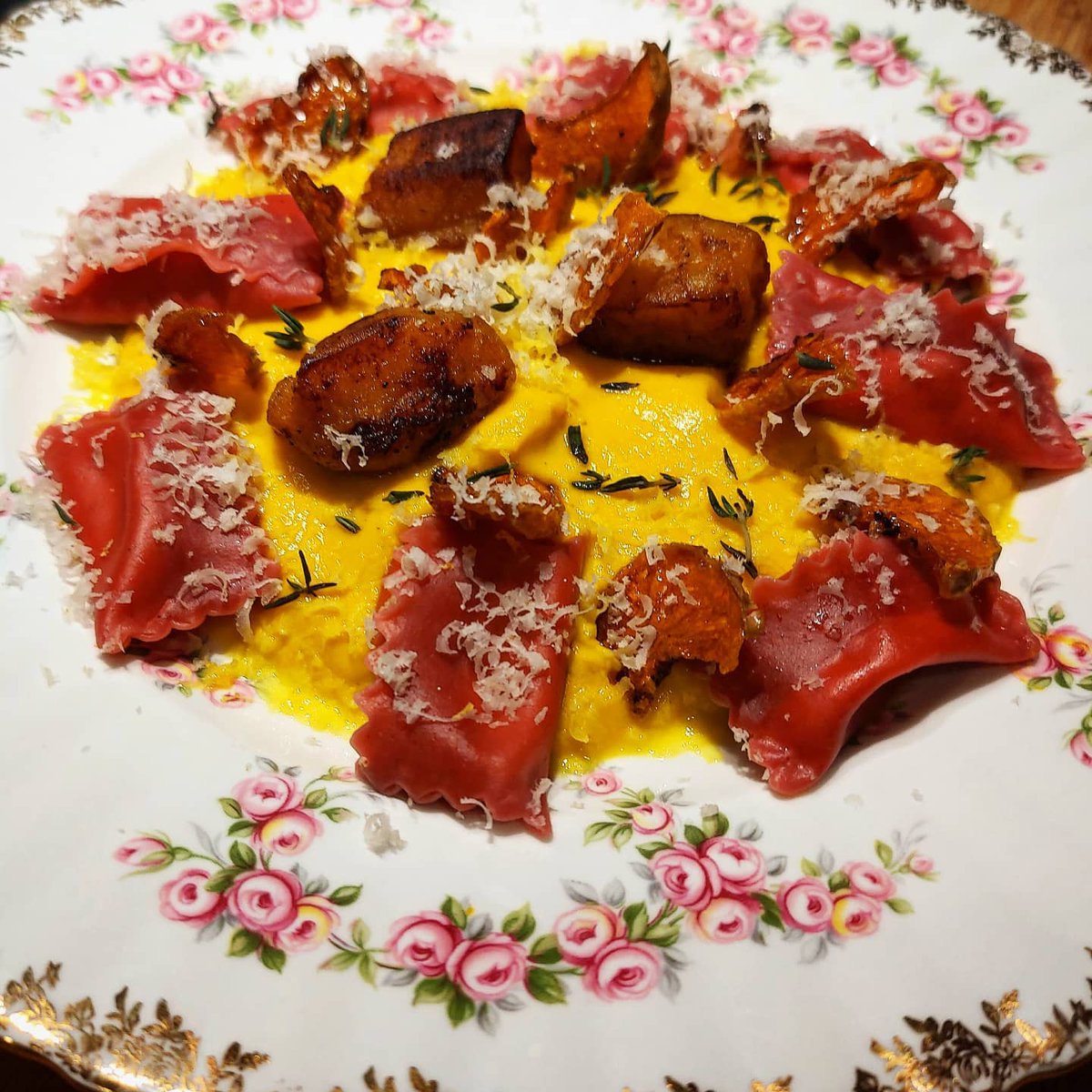 MuhammetKurga's tweet photo. AGNOLOTTI from my brothers in the northern part of Italy in the region of Piedmont. I used reduced red wine for color and stuffed with roasted Brie and dried cranberries. Roasted squash, puree of squash, maple squash chips, fresh Thyme and Grated https://t.co/sAnxd2tE2H