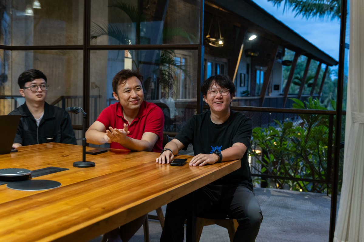 HackQuest_'s tweet photo. 0G Atlas Founder House is officially underway in Bali 🏝️

12 teams spanning AI trading agents, prediction markets, and more have been selected for our @0G_labs Atlas Accelerator, coming together to kick things off.

The first day brought together:
🏠 Check-in and onboarding with developer kits
🌱 An opening keynote on 0G and the Atlas Accelerator by @0g_CN
🤝 Founder introductions and icebreakers
🍽️ A welcome dinner to kick off new connections

And this is just the beginning.

Daily workshops, office hours, and 1:1 mentorship sessions are coming up to help teams sharpen their builds and get ready for Demo Day.

More to come from Bali.