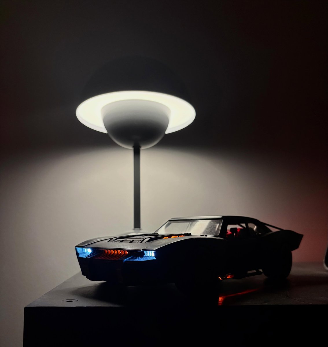 dorelkis2's tweet photo. This new lamp gives some cool lighting! https://t.co/N1ZWIPNmFp