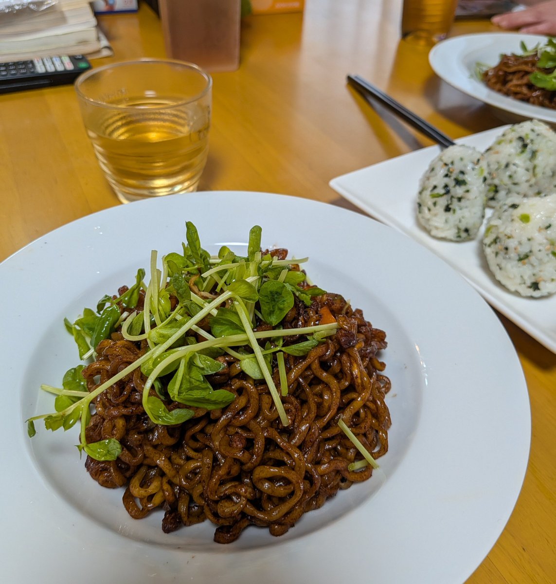 ts_zgp's tweet photo. お昼はチャパゲティしてくれた🥢お礼に床拭きしますわ🪣🧽 https://t.co/NsU6ncimvD