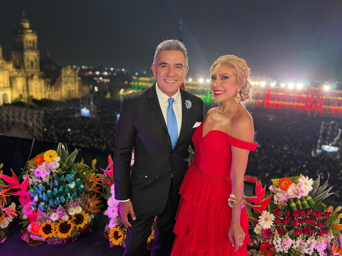 SANDARTI's tweet photo. Un placer volver a estar juntos con mi querida @Jimenagallegotv Gracias @Telemundo https://t.co/8HH5ej9MNi