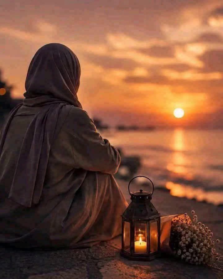 11199_aaaa's tweet photo. " لم يقتلِ الفقدُ أحدًا ..
لكنَّهُ يتركنا فارغينَ من كلِّ شيء .. 
فلا نحنُ نفصحٌ عمّا نعاني..
ولا أوجاعنا على سطورِ الصمتِ تزولُ..!!❤ https://t.co/AAhF3EYKFF