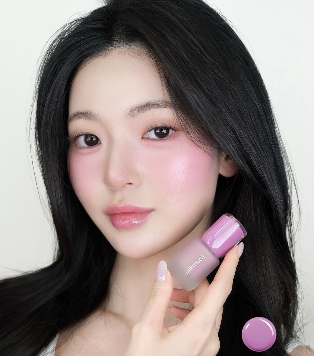 Celestique00's tweet photo. milktouchの新作リキッドチーク、使用感が可愛すぎる💕ジュワッと血色感＆ツヤ！！ https://t.co/szQXLZCtLC