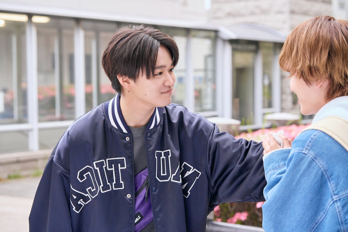 dramaphil_mbs's tweet photo. 🌸『ちょっと待とうよ、春虎くん 』🐯

明日第6話25:34〜放送🏀🧸

第6話の場面写真をお届け🎬
粋を抱きしめる春虎と片思い相手だったひかる💭

お楽しみに🫧

第5話見逃し配信中🙈💞
𝐓𝐕𝐞𝐫🔗https://t.co/BK2KwghgCT
𝐅𝐎𝐃🔗https://t.co/Pk7NWgKnJE

#ちょとら
#中川翼 #桜木雅哉
#大倉空人 https://t.co/E3usbEezXj