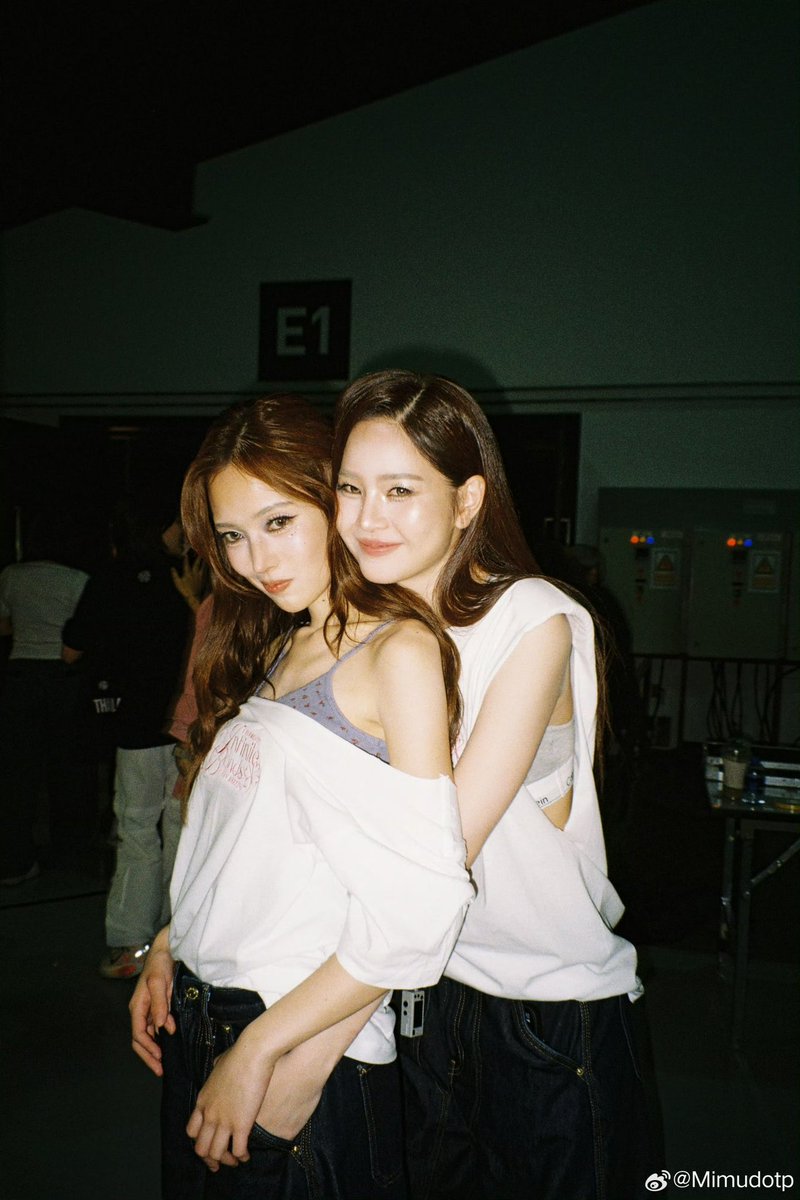AppleMimCN's tweet photo. 26/09/16| Mimu.p’s Weibo🐝
#Mimpanthita
#Applelapisara 
#AppleMim

Backstage moments 💌
I chose film because I knew I couldn’t have this moment twice. So I wanted to keep a little piece of it🎞️ 

_

https://t.co/RYCcacAmef https://t.co/or9e7Bh7l6