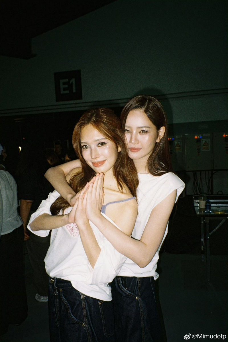 AppleMimCN's tweet photo. 26/09/16| Mimu.p’s Weibo🐝
#Mimpanthita
#Applelapisara 
#AppleMim

Backstage moments 💌
I chose film because I knew I couldn’t have this moment twice. So I wanted to keep a little piece of it🎞️ 

_

https://t.co/RYCcacAmef https://t.co/or9e7Bh7l6