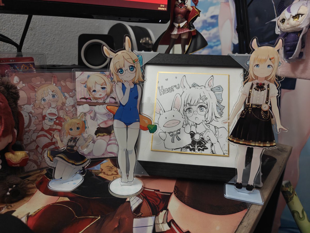 jinxszed's tweet photo. oshi shrine on my desk to always have her by my side ๐ฅฐ
#bunyusage https://t.co/YvfrHH4zTq