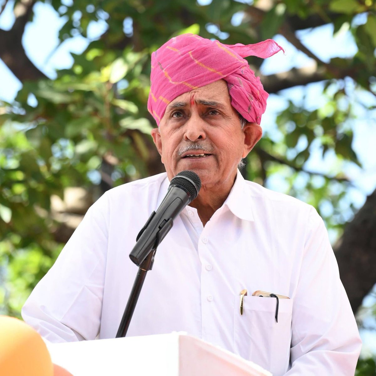 pnnaaraam's tweet photo. जालोर-सिरोही लोकसभा क्षेत्र से सांसद श्री लुंबाराम जी चौधरी को जन्मदिवस की हार्दिक बधाई एवं शुभकामनाएँ।

मैं ईश्वर से आपके उत्तम स्वास्थ्य एवं दीर्घायु जीवन की मंगलकामना करता हूँ।
@lumbaram64 https://t.co/smk9G6Blf8