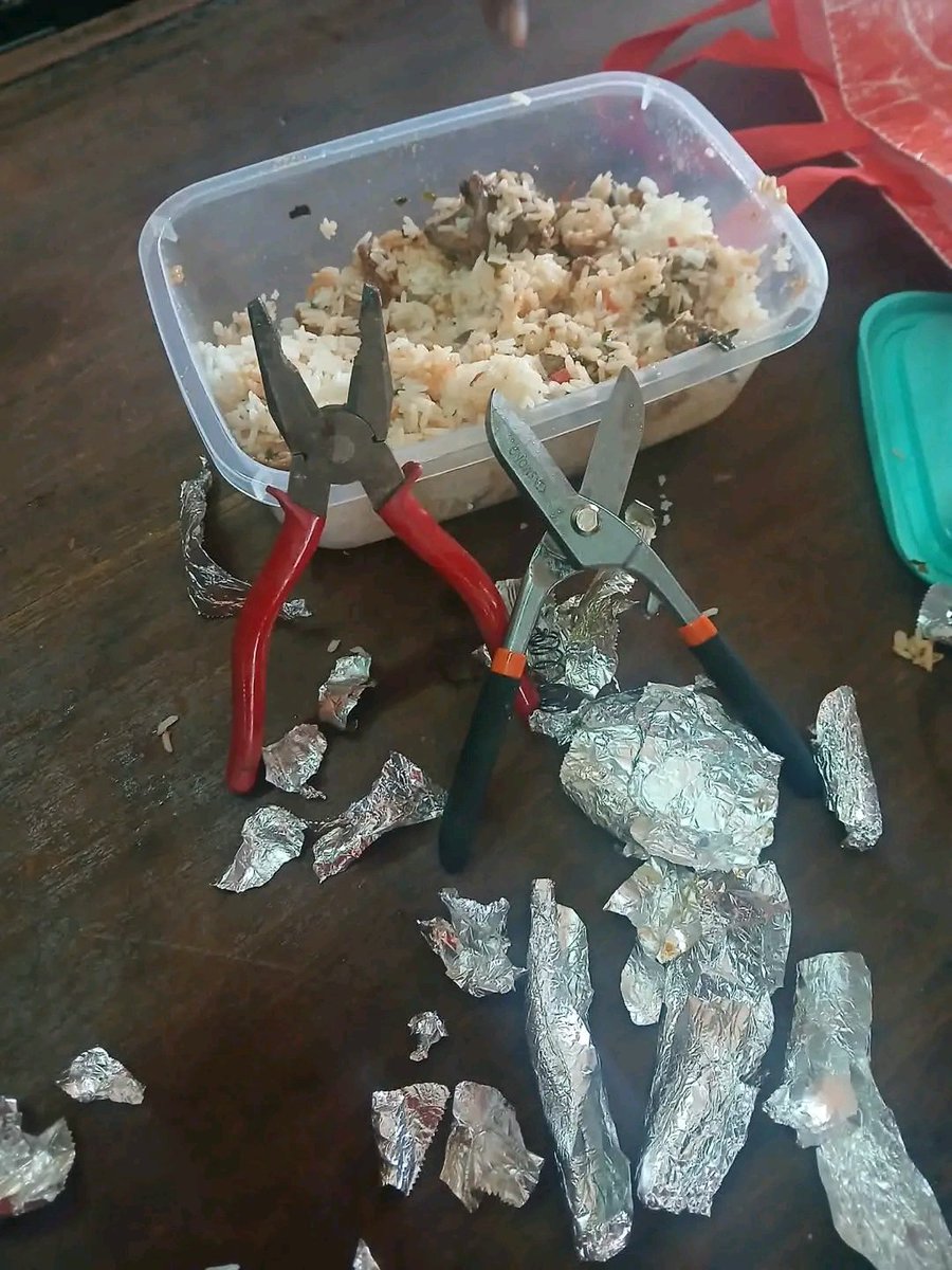 omwambaKE's tweet photo. An attempted jailbreak has been foiled at Ruai Police Station after officers discovered pliers and a pair of shears hidden inside a plate of rice and meat allegedly being delivered to three remanded suspects.

Police arrested 18-year-old Christine Njoki Gitau after she arrived at the station claiming she had brought food for Emmanuel Bosire, Ismael Arisa and Brian Gatheru, who are being held over allegations of robbery with violence and gang rape.

A routine inspection of the food reportedly led to the discovery of the tools, believed to have been intended to help the suspects break out of the cells.

Christine was arrested as police launched investigations to establish how the tools were obtained and whether other people were involved in the alleged jailbreak plot.