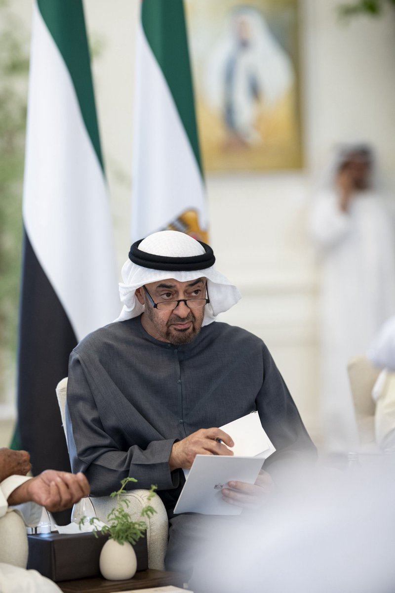 Forsan_UAE's tweet photo. يقطع آلاف الكيلومترات ويسافر مشارق الأرض ومغاربها، يسهر ويواصل الليل بالنهار ليرعى شؤون الوطن ويسخر كل سبل الحياة الكريمة لشعبه، راسماً آفاق مستقبلٍ مشرق لأجيال الغد. 🇦🇪❤️
اللهم احفظ سيدي محمد بن زايد وأدمه ذخراً وفخراً للإمارات وشعبها. 
#محمد_بن_زايد_عزنا_وفخرنا https://t.co/rzmUiMNpz0