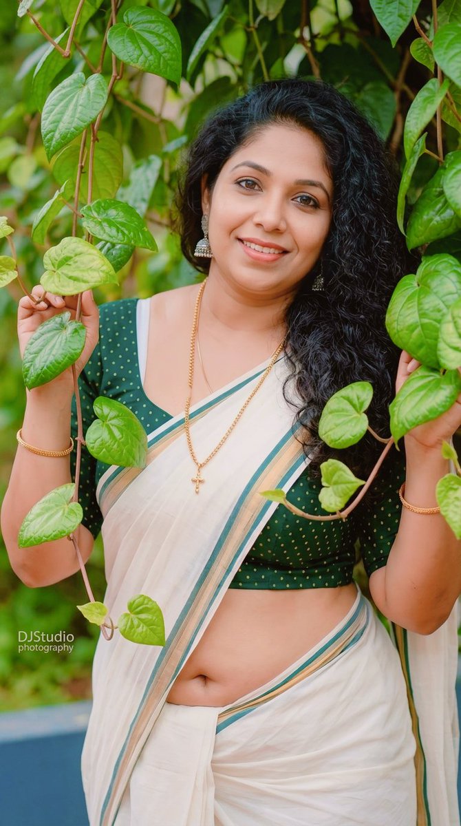 joziyarezi123's tweet photo. Hi lovely X ❣️
Is there anything more timeless than a white and green saree?"
Model Part #Tesa #SareeLove #trend #SareeTwitter #TraditionalLook #EthnicWear.l
#EthnicWear #modeling #photography https://t.co/9qZDTg9M7i