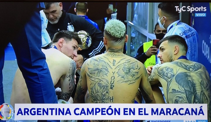 portenho's tweet photo. "Si llegamos a la final, el que gana, va 6 meses al equipo del otro". Cuando apostás contra un amigo, no tenés maldad. Haganlo. https://t.co/vlhluchU2P