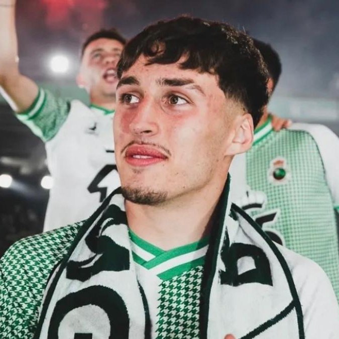 BarcaUniversal's tweet photo. 🚨 CONFIRMED: Barcelona were close to signing Racing left-back Jorge Salinas last summer.

However, Racing demanded his full €16m release clause, preventing a deal.

Tonight, Salinas will have the difficult task of stopping Lamine Yamal. https://t.co/7TuUrUYp1L