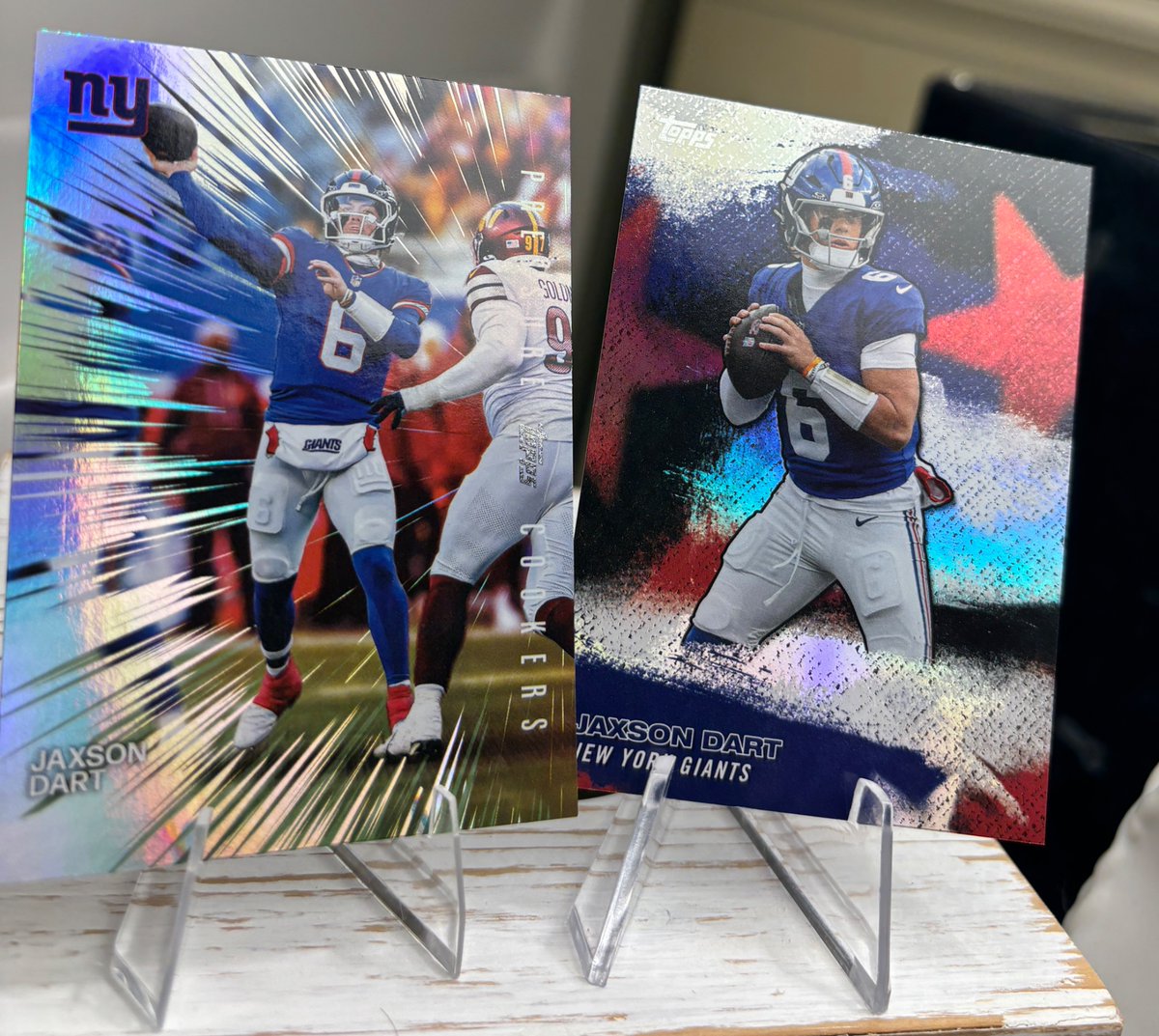 du47222292's tweet photo. Today’s giveaway - (2) Topps Flagship Jaxson Dart Inserts
FOLLOW &amp; REPOST to enter 
*Ready to change your Giant season record prediction??
#JaxsonDart #Giants https://t.co/uZOViafZtU