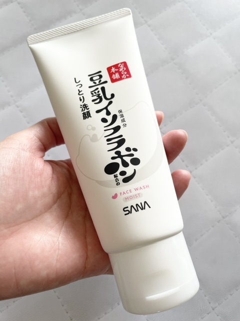 B_saki415's tweet photo. なめらか本舗さんの保湿ラインがリニューアルしたそうで、きめ細かな濃密泡のしっとり洗顔を使ってみたよ！
ややねっとりしたテクスチャで濃密泡が作りやすく、洗っている時も気持ちいいの✨
しっとり感強めな印象。好みな感じだった〜😆 
#PR https://t.co/qle3fYfxh8