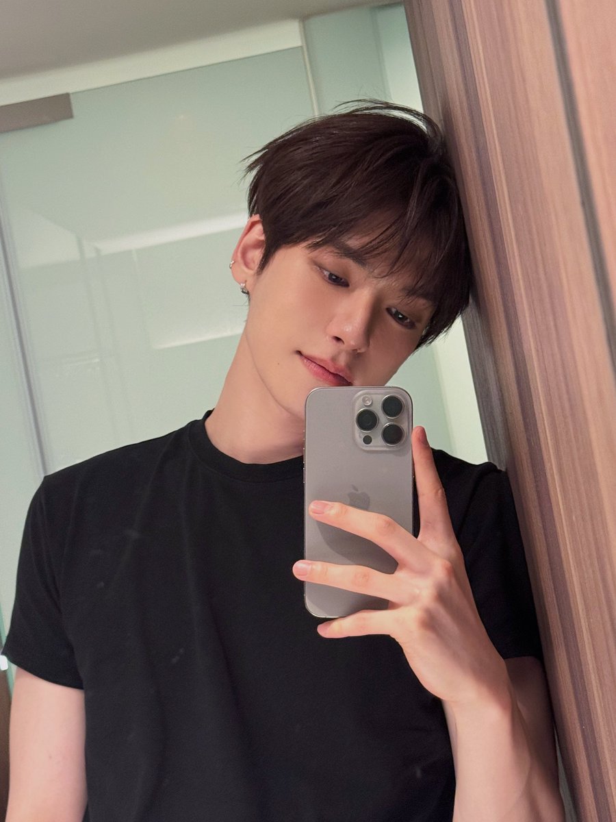wonsohwa_'s tweet photo. 조명 진짜 미친놈이네 https://t.co/kDjMCS7uOm