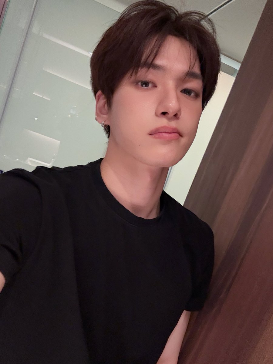 wonsohwa_'s tweet photo. 조명 진짜 미친놈이네 https://t.co/kDjMCS7uOm