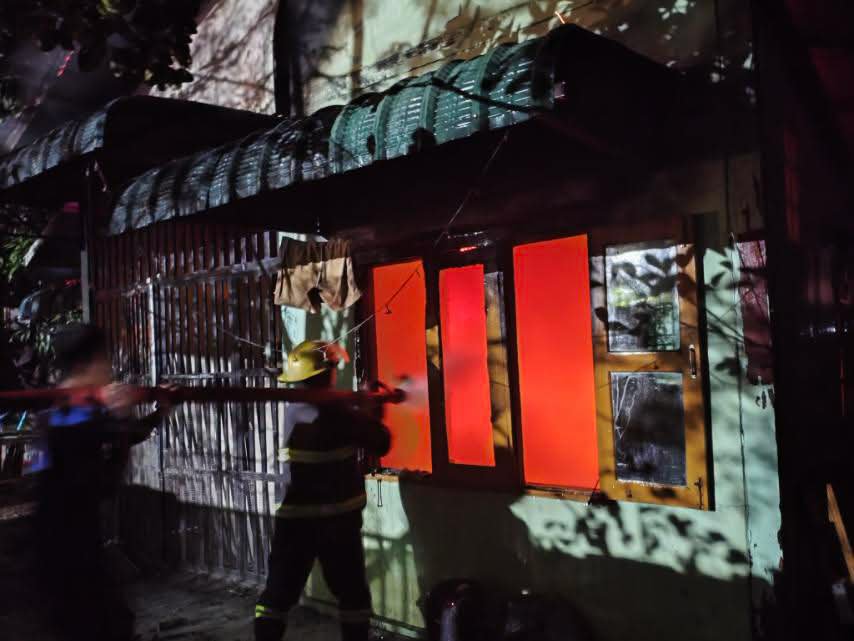 fsd_gov_mm's tweet photo. On 15.9.2026, at 20:41, a house fire broke out on Pyi (1) Road, Nawaday Ward, Pobbathiri Township, Nay Pyi Taw. Firefighters from the Pobbathiri Township Fire Station extinguished the fire. The fire was  completely extinguished at 21:05. https://t.co/g6JI4CwIBe