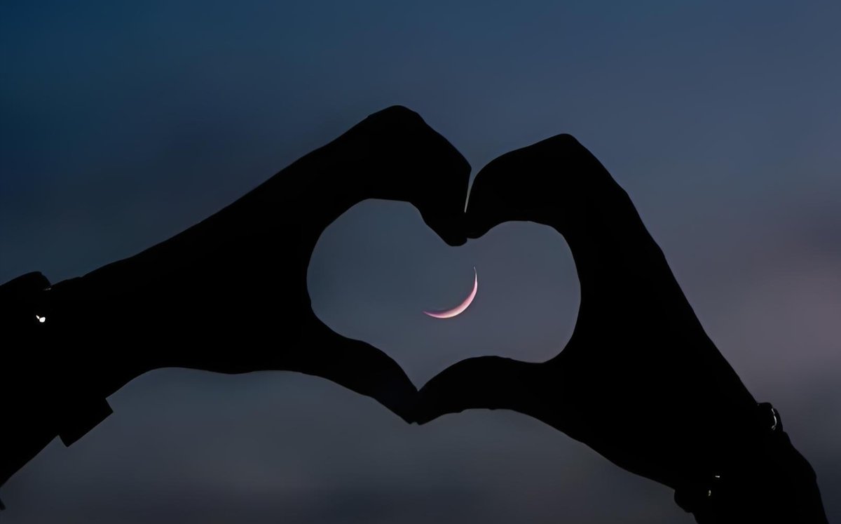 CarmelinaRogsf's tweet photo. Staring at the same moon , texting you good night, and counting the distance until I hold you tight—today’s another day that I miss you like crazy. #LongDistanceLove https://t.co/5fo2RdD7c2