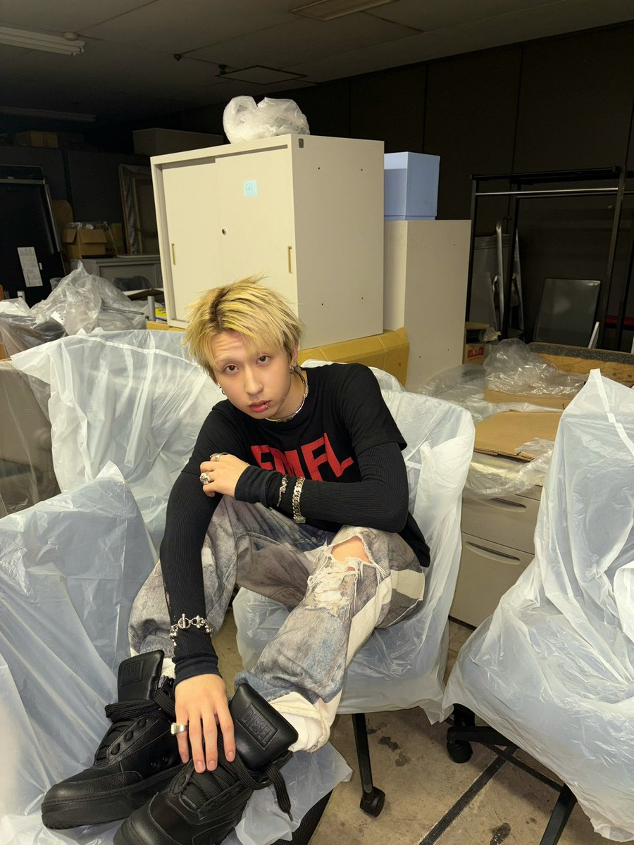 7Montaz's tweet photo. 今日発売の「anan」ボーダレスカルチャー特集に俺のインタビューと撮り下ろしが掲載されてます！
ついにananきちゃー☆ということで、いろんなこと聞いてもらいました！
チェックしてみてね🙂‍↕️
https://t.co/Lyhof0EBQD https://t.co/kMz4Epytuw