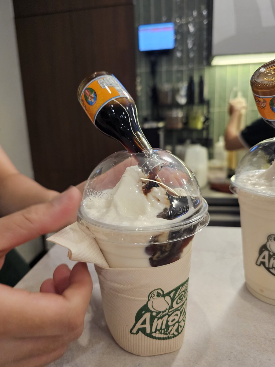 nattyis___'s tweet photo. 28. นมสดปั่น ซีอิ๊วคาราเมล (89฿)
กินได้นะ ไม่ได้แย่ นมปั่นทั่วไป ซอสมีกลิ่นซีอิ๊ว รสชาติซีอิ๊วบางๆ ไม่ถึงกับชอบ แต่ก็โอเค https://t.co/TYaasbO5qE