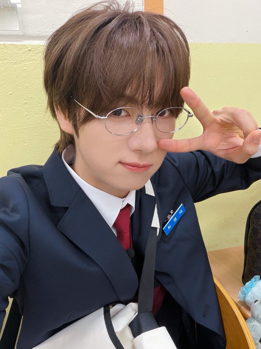 TWS__YOUNGJAE's tweet photo. 나랑 PC방 갈 사람?🙋

#TWS #투어스  #トゥアス  
#YOUNGJAE #영재 #ヨンジェ https://t.co/ut6uQ1Bju3