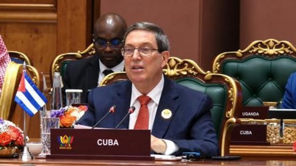 AmarisAylaQba's tweet photo. 🇨🇺 El recrudecimiento del bloqueo impuesto por Estados Unidos contra #Cuba, es una violación flagrante de los derechos del pueblo cubano.
👉 Es un genocidio silencioso que cobra vidas. #CubaNoEsUnaAmenaza, el bloqueo sí
#TumbaElBloqueo https://t.co/1bzyUvSzsj