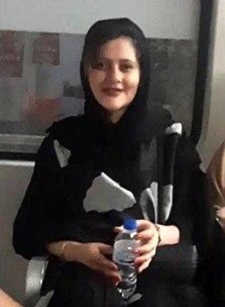 IsraelPersian's tweet photo. به یاد مهسا. نیکا، مجيد‌‌رضا، حدیث. محسن، سارینا، محمد، کیان و هزاران هزار ایرانی دیگر که در نبرد شجاعانه با تاریکی جمهوی اسلامی جان باختند.

راهی که با خونِ پاکِ بچه‌های ایران سنگ‌فرش شد، هرگز به تاریکی ختم نخواهد شد.

ما به یاد آن‌ها شمعی روشن می‌کنیم.🕯 https://t.co/6n1xerK2YH