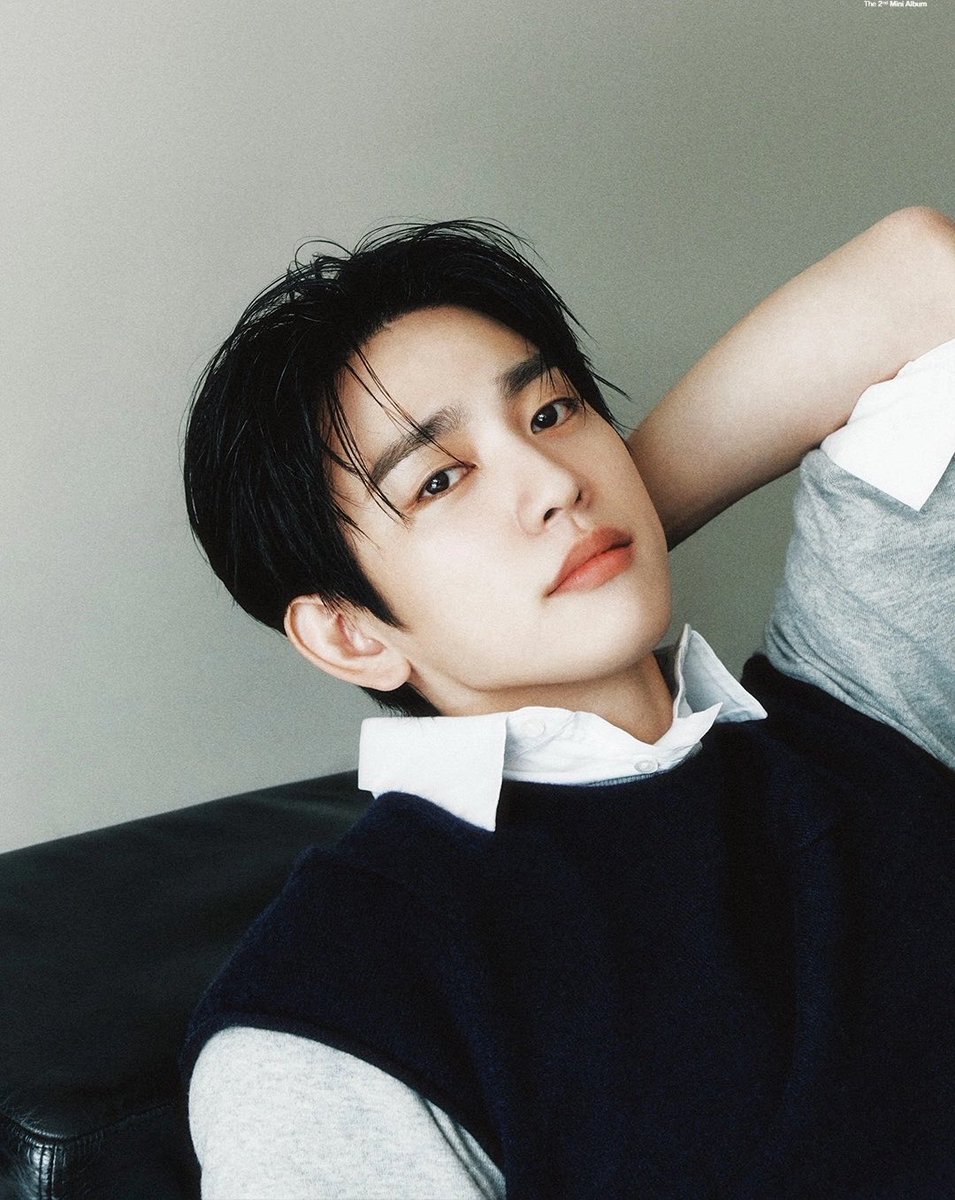 OT7Ahga's tweet photo. [📢] NOTICE

Park Jinyoung is cast as the lead in “해시의 신루” (Haesi’s Shinru), his first historical drama 🎉🔥

“According to Sports Kyunghyang, singer and actor Park Jinyoung is continuing his streak of hard work with 해시의 신루.

Produced by Studio&NEW, 해시의 신루 is a historical romance drama based on the popular web novel of the same name. Set in 15th-century Joseon, it tells the romance between Lee Hyang, a genius monarch, and Haeru, a mysterious woman who can predict the future.

The original author, Yoon Yisoo, is writing the screenplay. Yoon Yisoo is also the author of the original web novel Moonlight Drawn by Clouds, which aired on KBS2 in 2016 and became a major hit.

Park Jinyoung will play Crown Prince Lee Hyang, showcasing not only the romantic acting that has received praise throughout his previous works, but also a commanding presence as a genius scientist and future ruler who seeks to advance Joseon.

Notably, this will be Jinyoung’s first historical drama since his acting debut, raising anticipation for a new side of his acting.

Park Jinyoung made his debut as both an actor and singer through KBS2’s Dream High 2 and JJ Project in 2012. He subsequently formed GOT7 in 2014 and continued his active career. Through various works including tvN’s He Is Psychometric and The Devil Judge, TVING’s Yumi’s Cells series, Channel A’s The Witch, and JTBC’s Shining, he has been recognized for his solid acting abilities.

With his upcoming tvN drama 100 Days of Lies, which is set to air next month, Park Jinyoung is expected to continue his acting run with 해시의 신루.”

From interpreter to crown prince, actor Park Jinyoung we’re so ready! 🥹💚

@JINYOUNG #ParkJinyoung #Jinyoung #진영 #박진영 🍓
