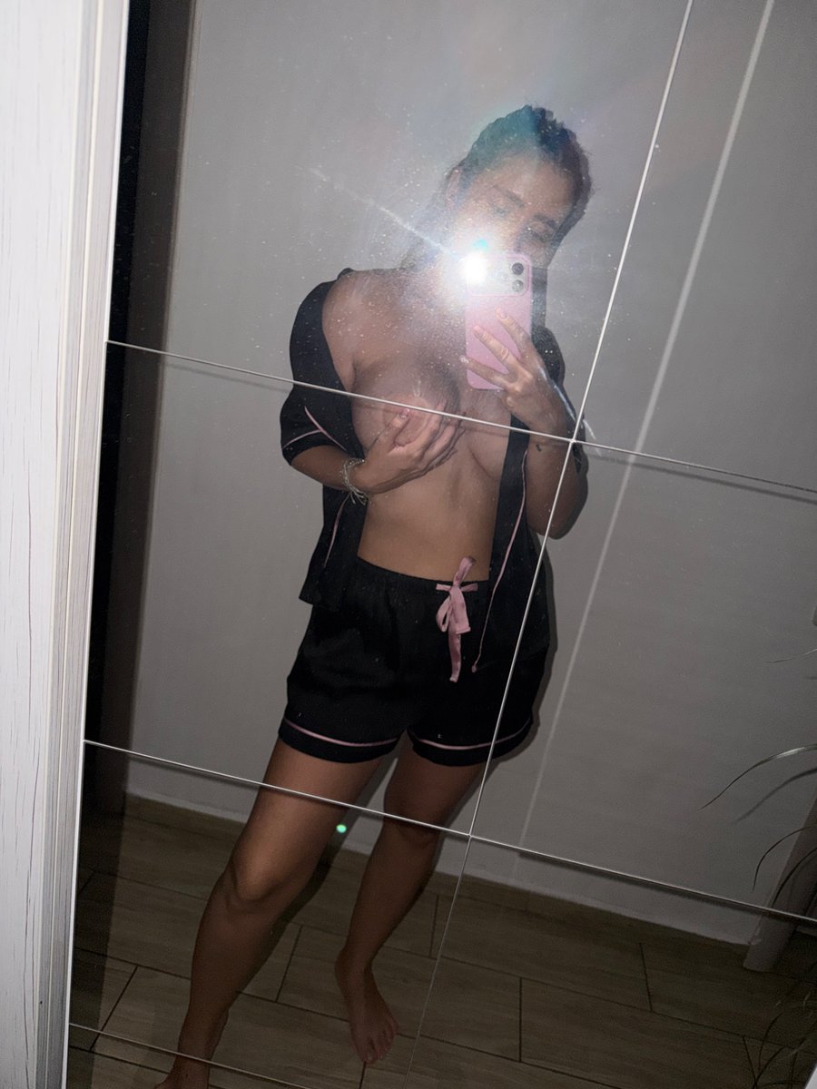 Daria191297's tweet photo. If you’re curious to get to know me, I’ll be waiting for you on my OnlyFans account 😏 #onlyfans https://t.co/aFzoTTQSxw https://t.co/YQfaMV0yiZ