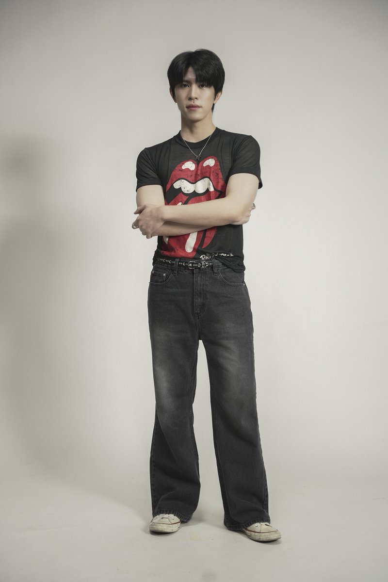 RoommateChaos's tweet photo. ขอต้อนรับชาวหอใน Roommate Chaos 🛏️
= FITTING TIME =

เซฟ รับบท มณฑล
Save as Monthol

#RoommateChaos
#GMMTV
@save_saisawat https://t.co/3SCnhB5TCl