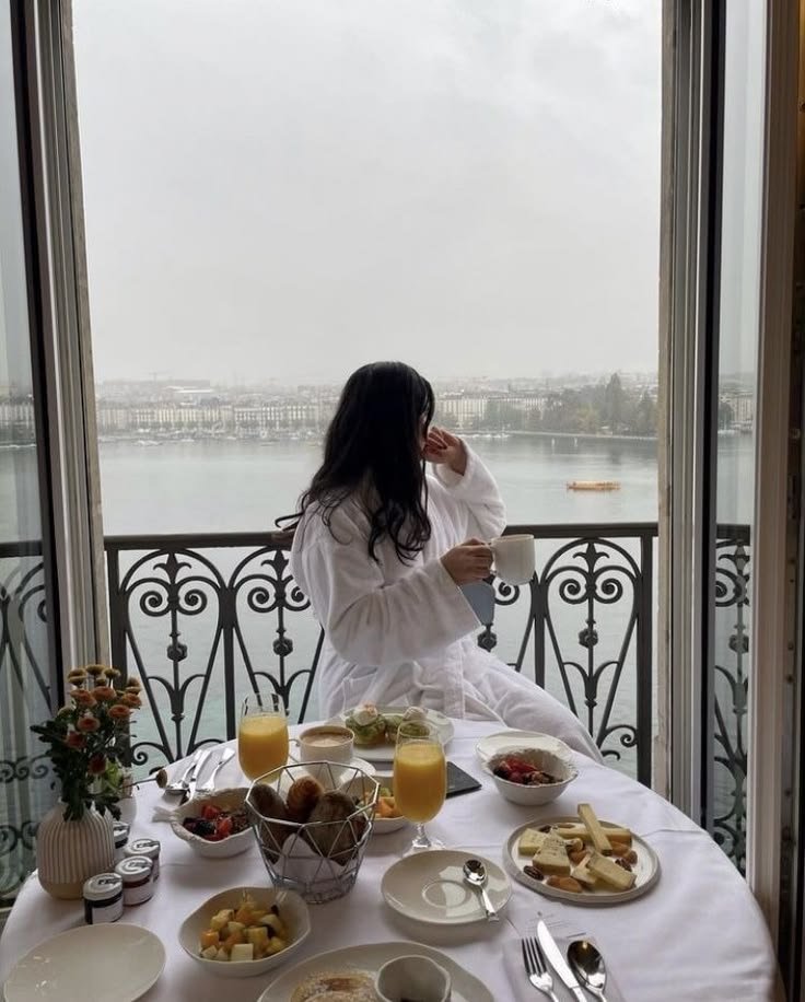 cozygirlx's tweet photo. manifesting a life where breakfast comes with a view and the only appointment I have is with myself https://t.co/4UKS4vMLnZ