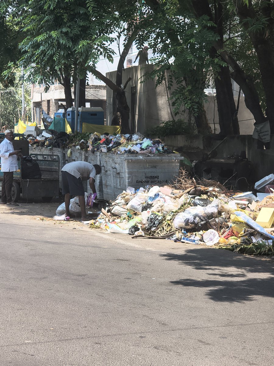 karanram's tweet photo. @chennaicorp Dear sir, this is the status as of today. Number of dustbins have increased and as you can see, corporation staff is using this area as a dumpyard. This is causing major stench and health issues for our apartment residents. Number of rats and mosquitoes have increased. https://t.co/qzbdJ1mZLe