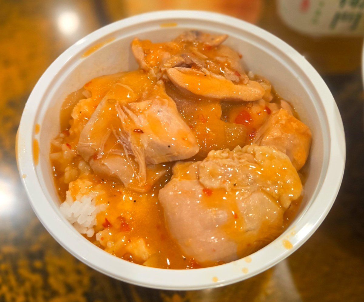 megaumaradio's tweet photo. ギリギリまでハンバーガー食べて空港着いたらエアコン激寒でウドンで暖取る🍚🍚🍚 https://t.co/YoCmeA3A6O