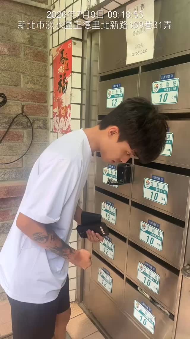 AndrewBailpc's tweet photo. You can be worried, tired, broke, disappointed, or hurting inside, yet still show up for the people you love. https://t.co/fcXfLCRn0T