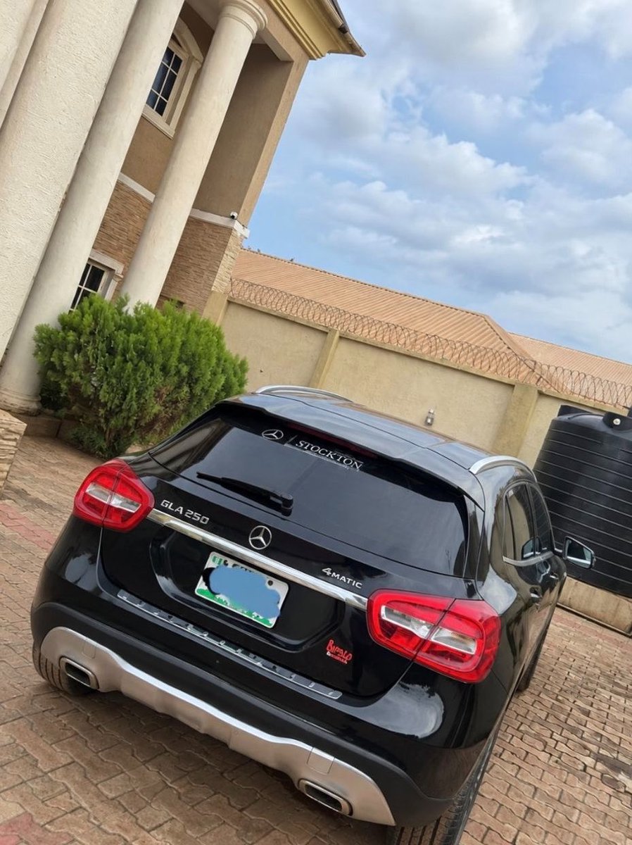 its_joy9's tweet photo. Yesterday, I was worried about ₦900k rent. Today, I’m a car owner at 18. 😭

God has really been kind to me. https://t.co/yRpUvPpkyB