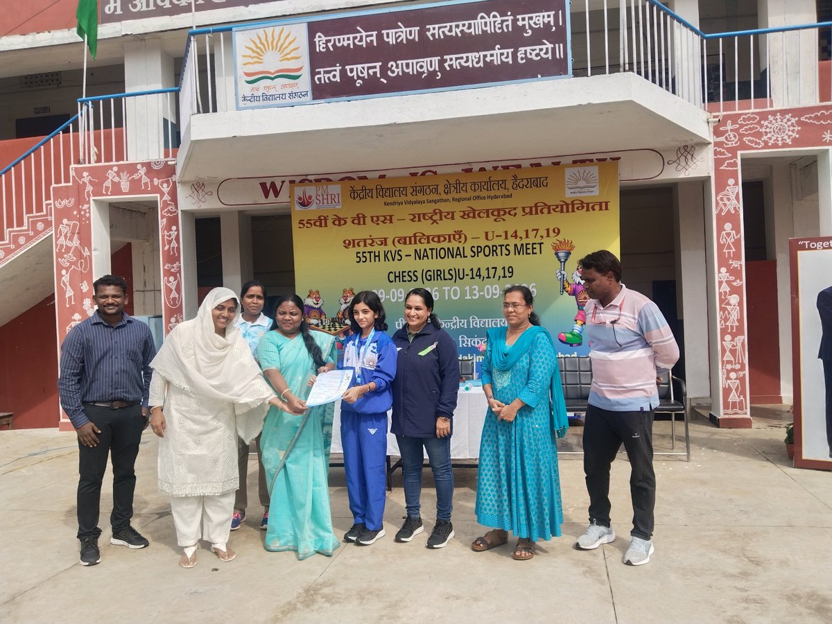 HakimpetKv's tweet photo. 🏆 GRAND CONCLUSION | 55th KVS National Sports Meet – Chess (Girls) 🏆
A शानदार conclusion at KV Hakimpet! 🇮🇳✨
🥇 Overall Champion: Ernakulam Region
🥈 Second: Kolkata Region
🥉Third : Chennai Region
Congratulations to all the champions for their outstanding performance 🎉👏 https://t.co/bc3qX4MOgf