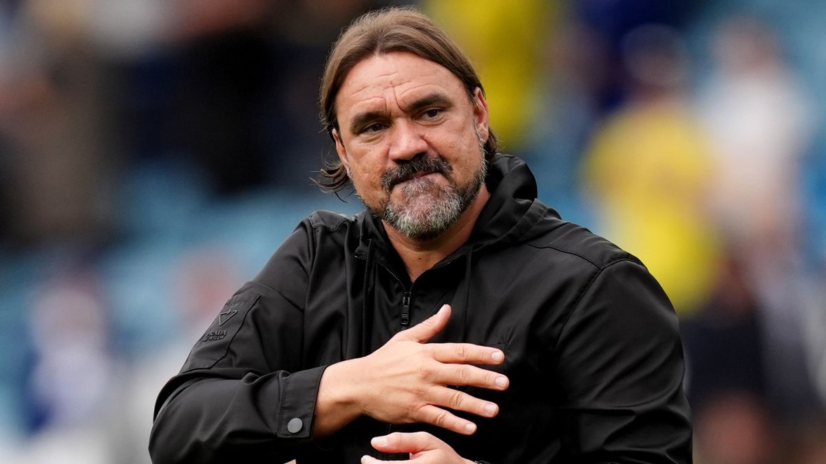 GenFooty's tweet photo. Daniel Farke has agreed a new long-term contract at Leeds United.

Broad agreement already in place — only paperwork left. 👀

Improved terms after guiding Leeds back and keeping them in the Premier League, as @TEAMtalk reported.

Leeds want him tied down now. Farke side also keen to stay. Announcement incoming.

#LUFC || #EPL