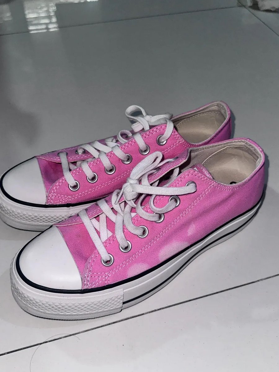 doiiett's tweet photo. wts converse original (+box)
— gapernah dipake
— ada deffect sesuai foto grgr art salah cuci

jual cpt 250k aja beli 700k🥲 https://t.co/n2XIfwKb2y
