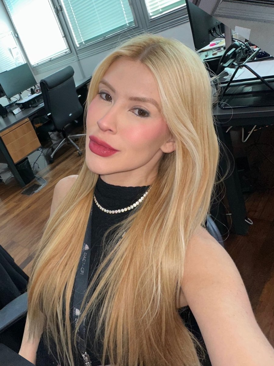 forumbunklr's tweet photo. Lembra dela? Veja como esta hoje em dia Annne Carvalho, conhecida como "a ruiva fake do Orkut". https://t.co/AkydtNZXLF