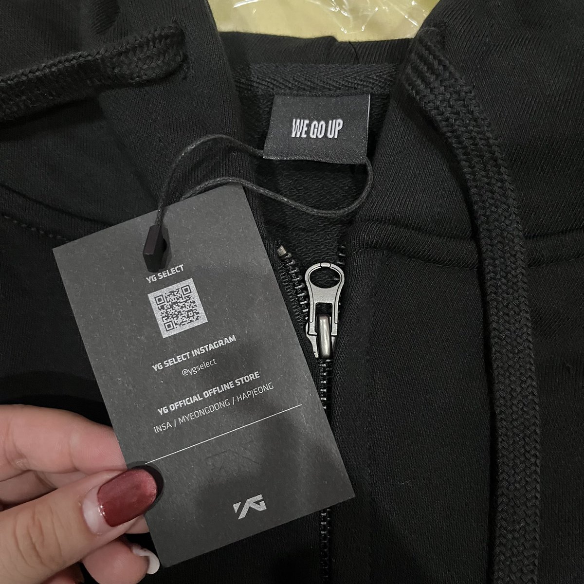 rchlmaureen's tweet photo. Want to sell / wts

Official YGSelect
Hoodie/Jacket Baby Monster (We Go Up)

All Size, details :
Length 71cm
Chest 78cm
Shoulder 85cm
Sleeve 56.5cm

Bid your price on dm
Bisa via oren

#wts #babymonster #asa #ahyeon #ruka #chiquita #rami #rora #pharita https://t.co/Uy36FJJN2L