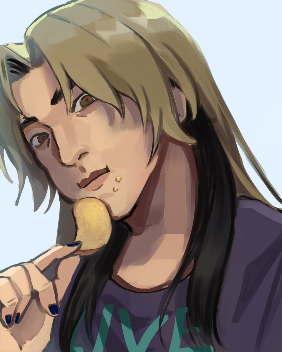 stellillia's tweet photo. yone eating a potato chip https://t.co/dAQ3UVZtpR