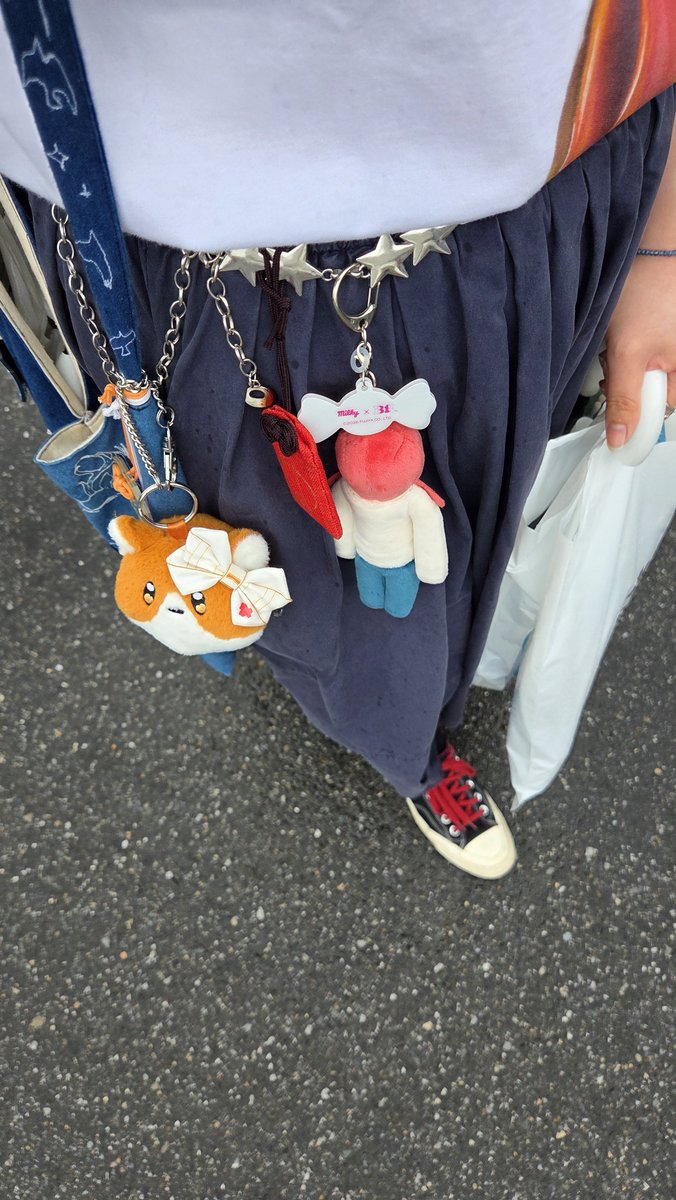MaryTsz's tweet photo. @arsxai 火星人T シャツ、青い髪がわたしです https://t.co/h1Tgkbzqsg